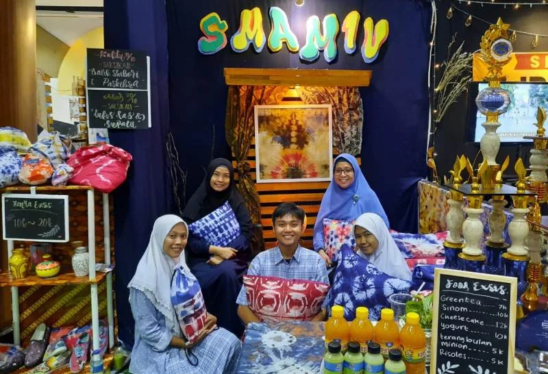 Kenalkan Batik Shibori, SMAMIV Ikut Pameran di Hello Campus
