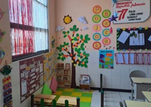 Lomba Menghias Kelas, Pojok Baca Jadi Keren
