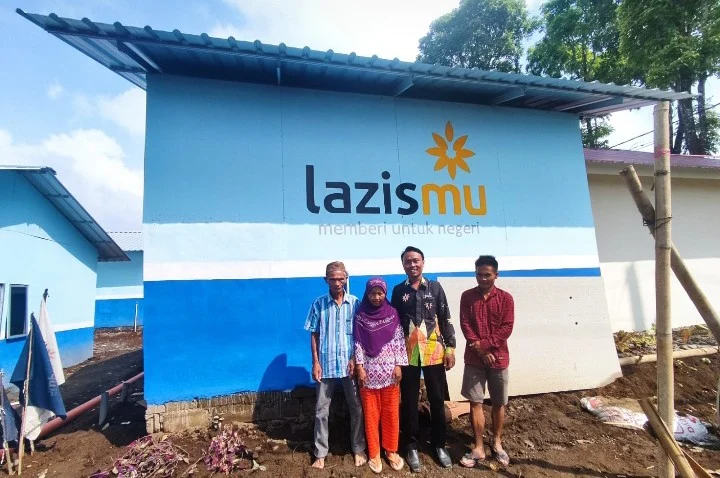 Kebahagiaan Penyintas Semeru Tempati Huntara Lazismu-MDMC