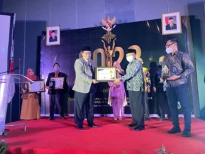 SDM 3 ICP Sumberrejo Raih Penghargaan The Best Islamic School