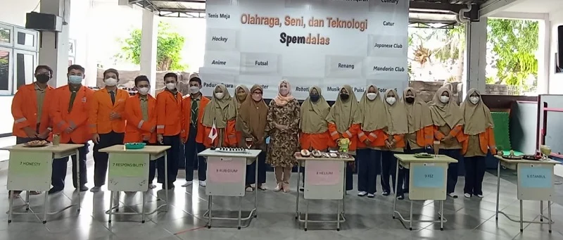 Siswa ICP Spemdalas Bikin Kreasi Sushi bersama Mahasiswa Jepang