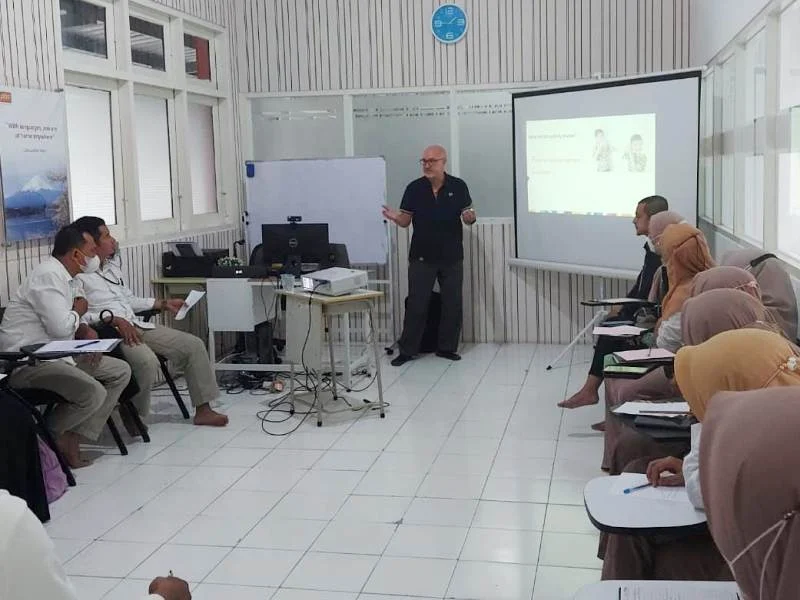 Belajar dengan Native Speaker, Begini Komentar Guru Spemdalas