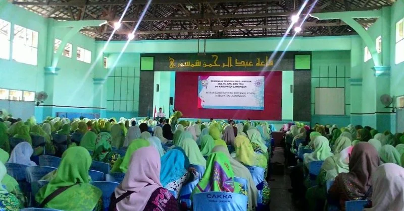 Guru Itu Harus Kedepankan Sifat Keibuan, Bukan Kewanitaan