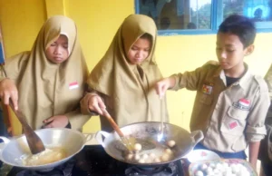 Saat Ujian di SMPM 4 Maduran Bernuansa Kompetisi Antarpedagang
