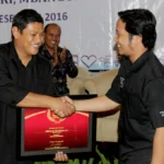 Sukses Tutup Lokalisasi, Walikota Kediri Sabet Top Leader Awards 2016