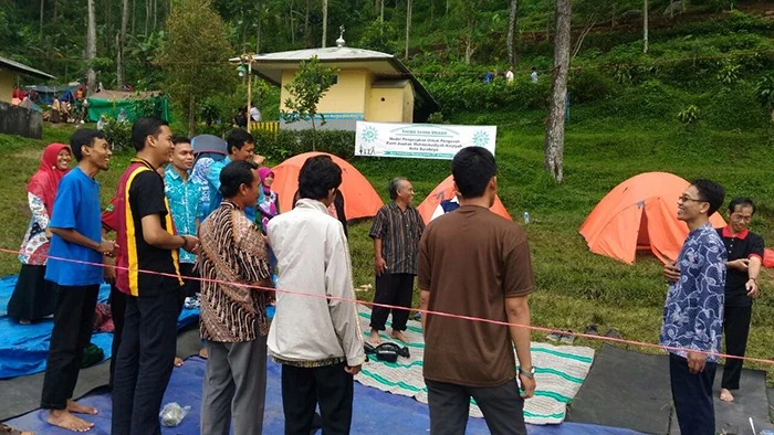 Menjelaskan Penyebab Kenakalan Anak, Ustadz Ini Campur Air Mineral dengan Kopi