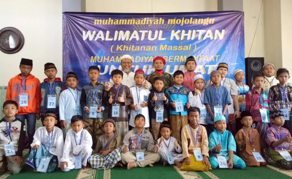 Cara Muhammadiyah Bangun Ukhuwah: Libatkan Sekolah NU untuk Meriahkan Khitanan Massal