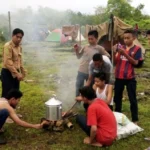 Ikut Kemah, Siswa Ini Baru Sadar Betapa Susahnya Sekadar Menghidangkan Sepiring Nasi