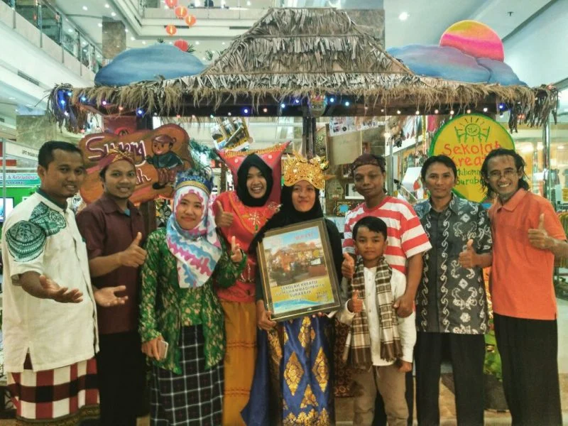 Sekolah Kreatif Ini Mendapat Penghargaan Stand Bazar Paling Kreatif di Ajang Pameran Pendidikan 