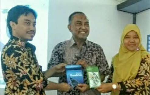Inspiratif! Ketua dan Sekretaris Majelis Pustaka dan Informasi Gresik Kompak Launching Buku 