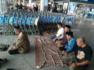 Satu Lokasi di Beijing Airport, Dua Arah Kiblat Shalat