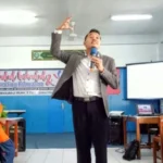 Apa yang Terjadi jika Gen X + Gen Milenial Bergabung dalam Sebuah Sekolah?