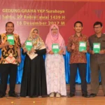 Saat Guru Gila Menulis Dibukukan