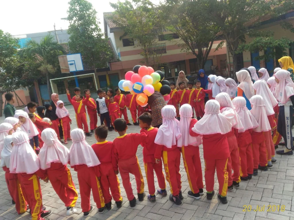 Tadabur Alam dan Menerbangkan Cita-Cita Mewarnai Masa Taaruf MIM 23