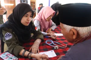 Gandeng KKN 126 UMM, IKASPENSA Adakan Pengobatan Gratis Untuk Warga Tawangargo