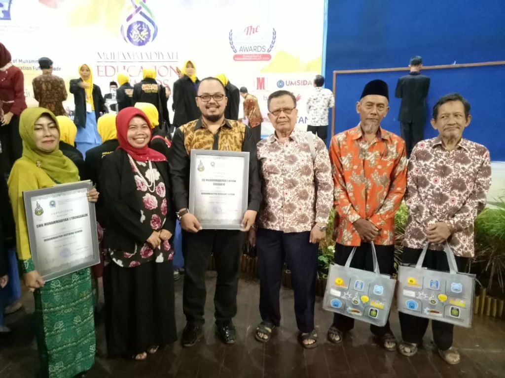 SDM 1 Krian Raih Predikat The Excellent School dengan Poin Tertinggi   