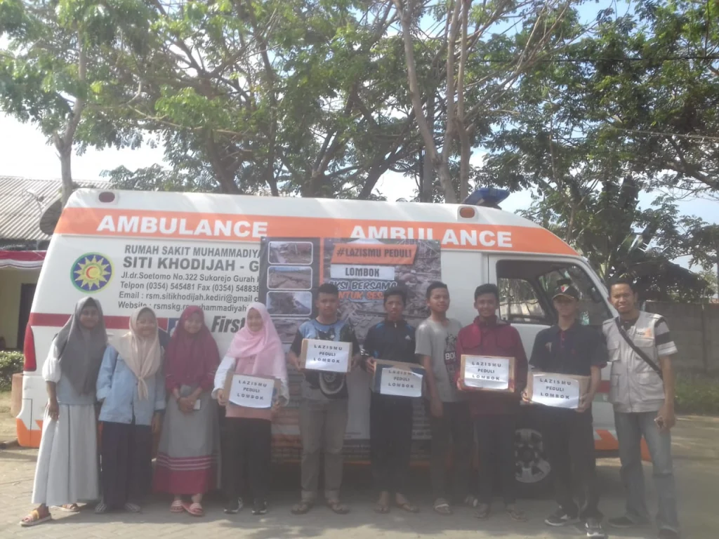 Muhammadiyah Pare Blusukan ke Lorong-Lorong Pasar, Ajak Pedagang dan Pengunjung Peduli Gempa Lombok