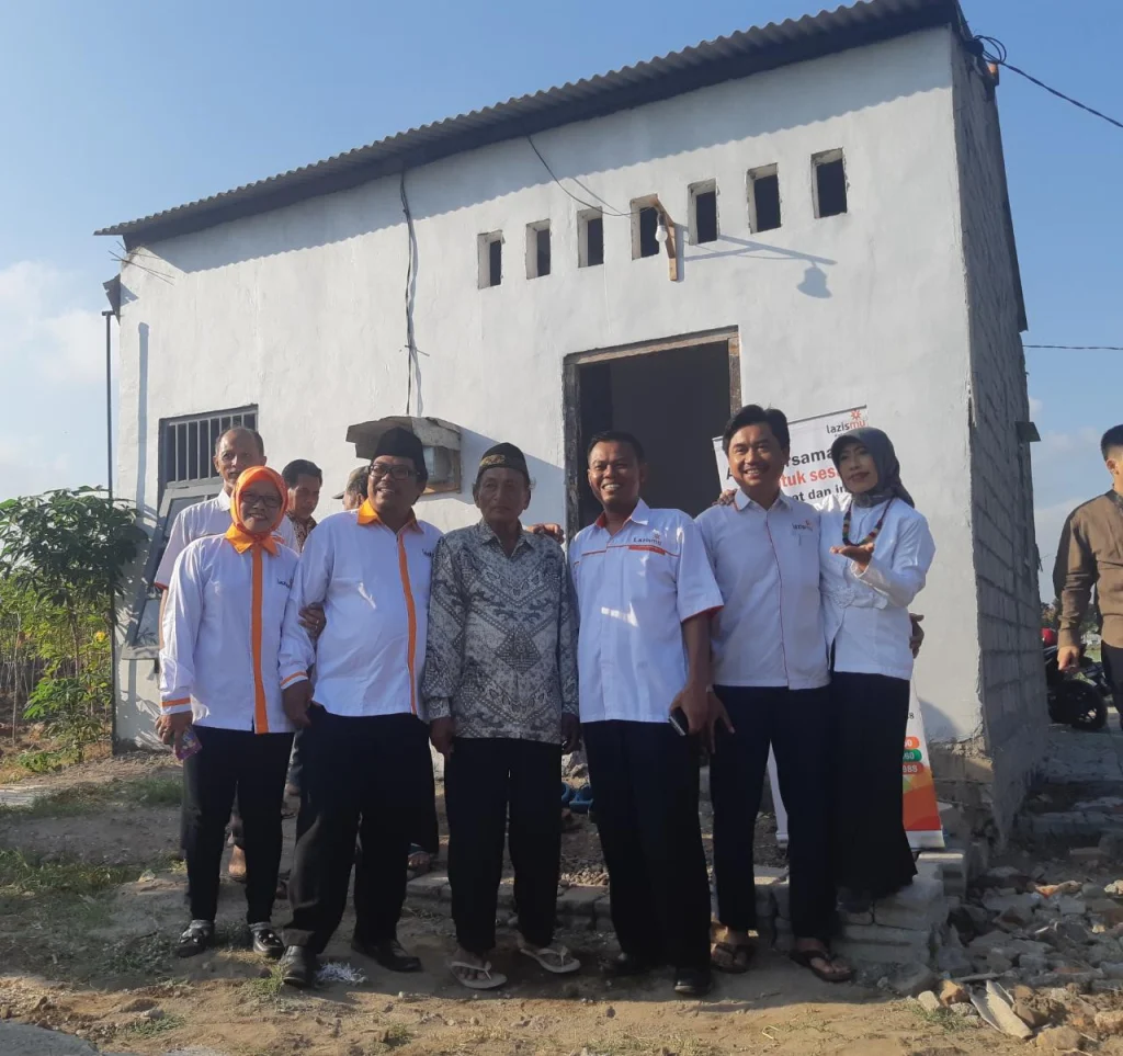 Lima Tahun Tinggal di Emperan Rumah Orang, Atas Bantuan Lazismu Kini Kakek Berusia 82 Tahun Ini Miliki Rumah Sendiri