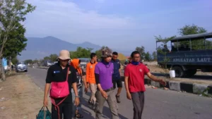 Kehabisan Bahan Bakar, Relawan Medis Muhammadiyah Terpaksa Jalan Kaki dari Pos ke Pos Pengungsi