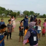 Ketika Relawan Muhammadiyah Ajak Senam Pengungsi Sigi