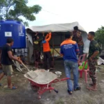 Dirikan MCK Darurat di Pengungsian, Relawan Muhammadiyah Tempuh 90 Km Perjalanan Lewati 10 Titik Longsor