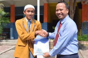 Suratnya pada Polisi Viral, Siswa Yang Lulus Ujian SIM C melalui Prosedur Ketat Ini Dapat Penghargaan