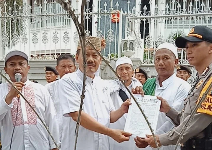 Gagal Bertemu Konjen RRT, Massa Aksi Solidaritas Muslim Uighur Titip Tuntutan ke Kapolsek