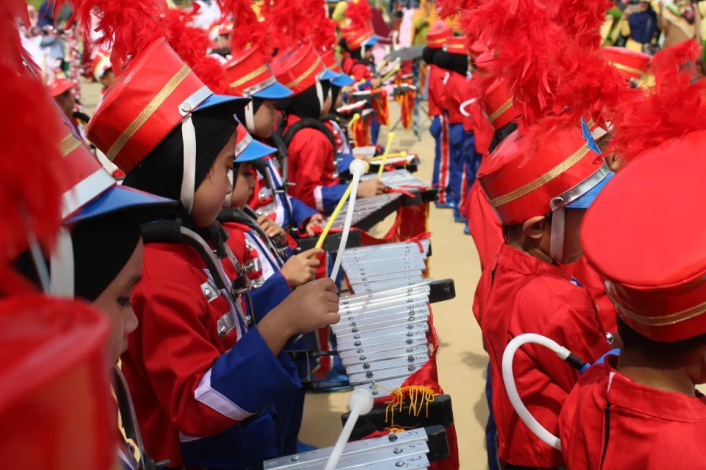 Estafet Dua Kelompok Drumband ‘Simfoni Muda’ dan ‘Gita Surya Persada’ Bikin Meriah Tabligh Akbar