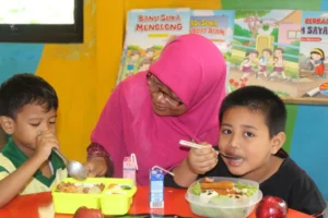 TK Ini Peringati Hari Gizi dengan Makan Bekal 4 Sehat 5 Sempurna dari Rumah