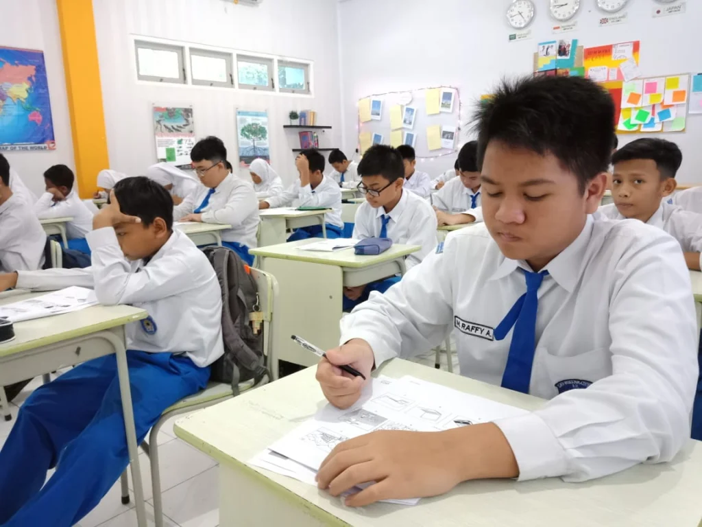 Ada Siswa yang Deg-degan saat Hari Pertama IPT di SMPM 12 GKB