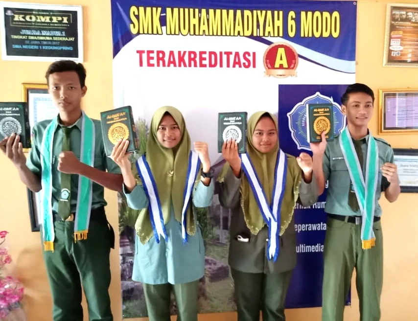 Diterima Kerja di Perusahaan Ternama, Empat Alumni SMK Ini Dibekali Mushaf Alquran