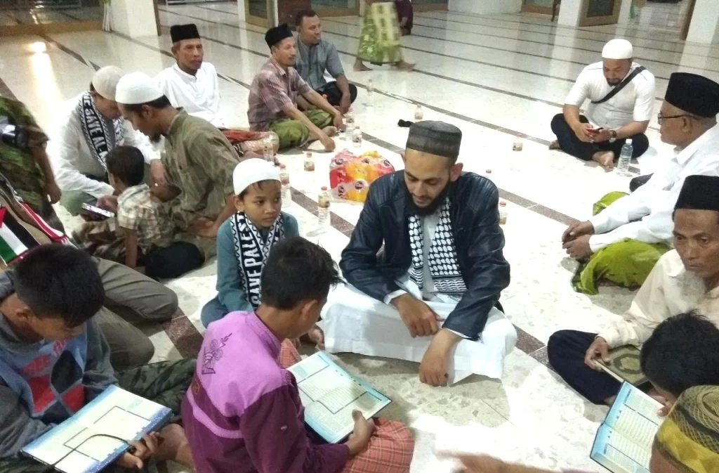 Usai Ceramah soal Derita Rakyat Palestina, Syeikh dari Gaza Ini Tahsin Bacaan Siswa Muhammadiyah Ujungpangkah