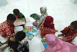 Anak-Anak Ini Lebih Cinta Buku daripada Gadget
