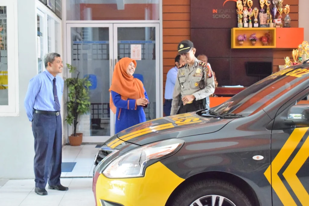 Umumkan Kelulusan Siswa via Sistem Aplikasi, Smamsatu Dapat Pujian Polsek Kota Gresik