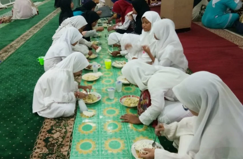Ada Proses Kaderisasi dan Rasa Memiliki dalam Program Takjil di Masjid Ini