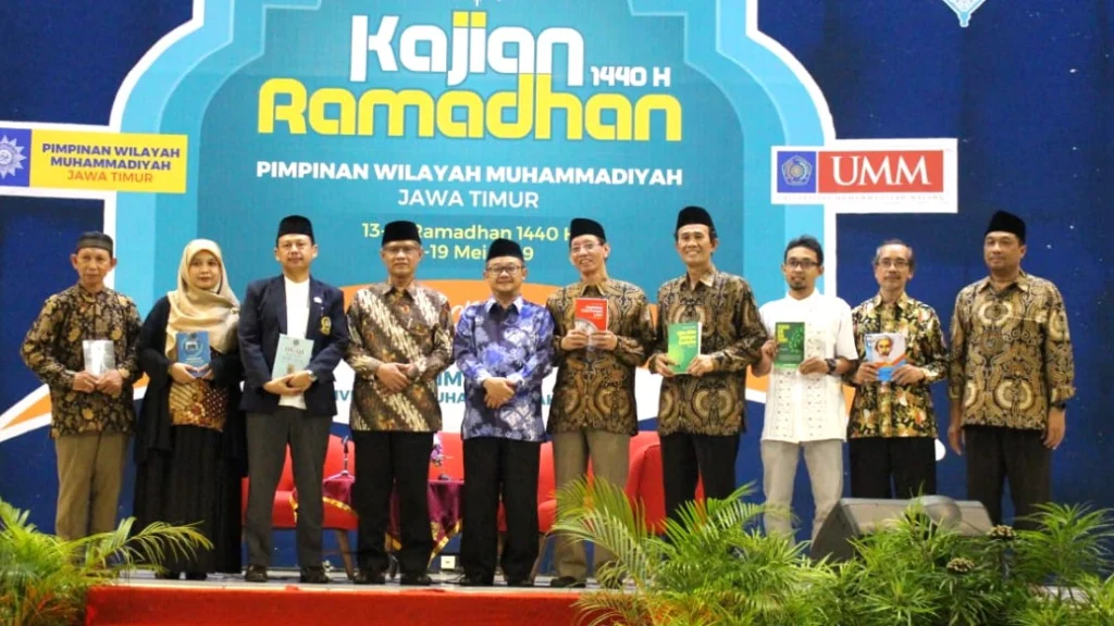 Menulis, Cara Pengasuh Ponpes Ini Beri Manfaat pada Orang Lain