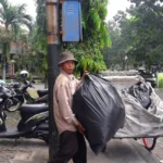 Puasa Pengepul Barang Bekas, Bersyukur Rezekinya Halal meski Pas-Pasan