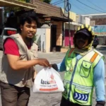 ‘Polisi Cepek’ Dapat Kado Ramadhan dari Lazismu