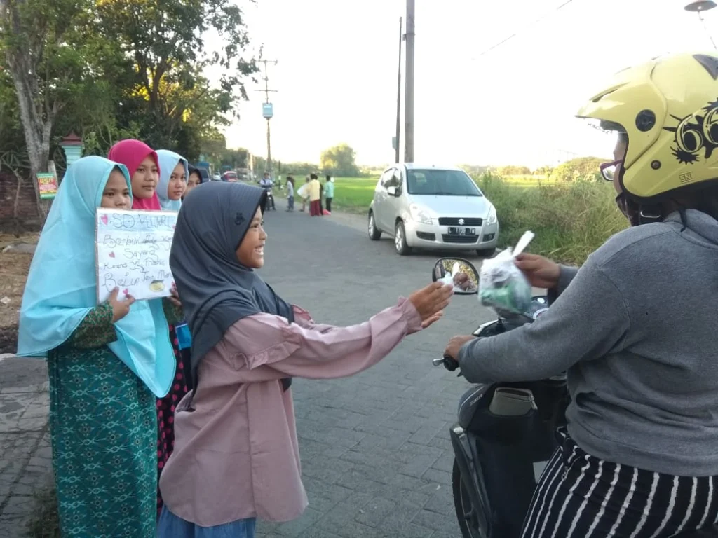 1.000 Paket Takjil Disebar Siswa Peserta Darul Arqam di Delapan Lokasi