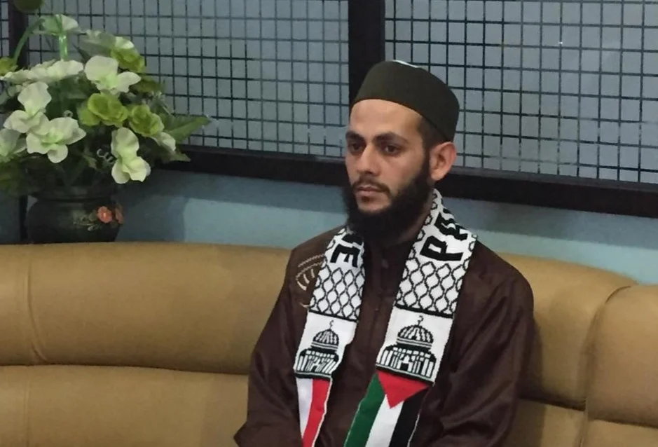 Ledakan Bom Tak Lagi Menakutkan bagi Syeikh yang Jadi Imam sejak Usia 11 Tahun Ini