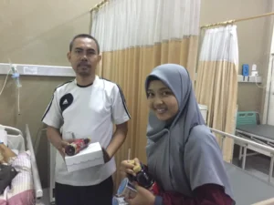 Yang Lain Bagikan Takjil, 14 Siswa Smamio Ini Anti-Mainstream: Berbagi Makan Sahur