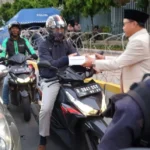 Petinggi Pemuda Muhammadiyah Turun ke Jalan Bagi-Bagi Takjil