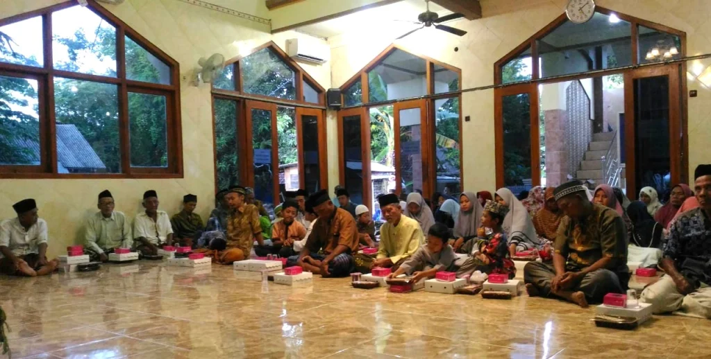 Berbuka Puasa di Desa Ini Dapat Kurma dari Kuwait