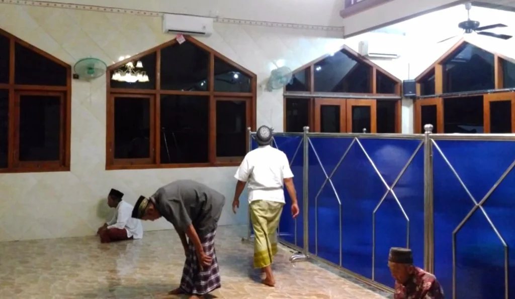 Masjid di Tepi Bengawan Solo Itu Kini Lebih Bergairah setelah Dipasang AC