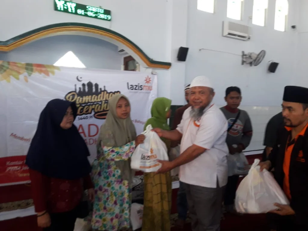 Lazismu Beri Kado Ramadhan untuk Satpam, Marbot, Guru Ngaji, dan Kaum Dhuafa