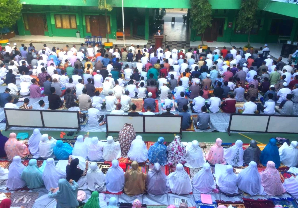 Nasihat agar Umat Islam Tidak Jadi Kelompok Aneh dengan Empat Ciri Ini