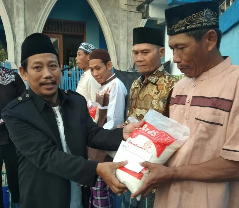 Ini Baru Istimewa, Anak Jadi Imam, Bapaknya Khotbah Id
