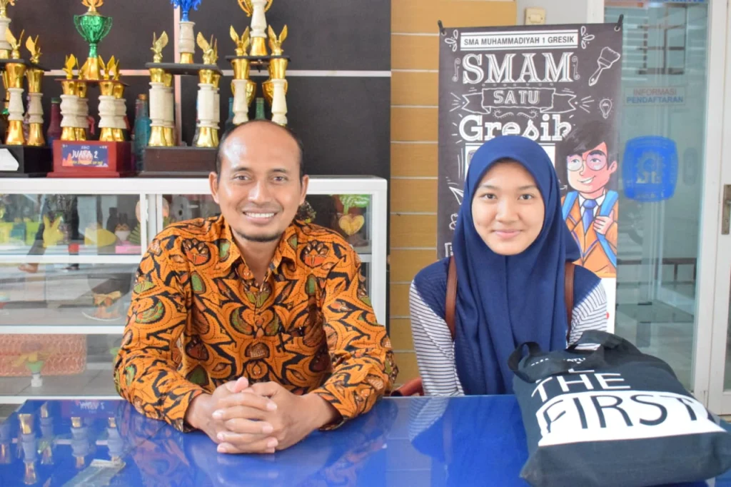 Punya Ikatan Emosional, Kepala SDMM Ini Sekolahkan Dua Putrinya di Smamsatu Gresik