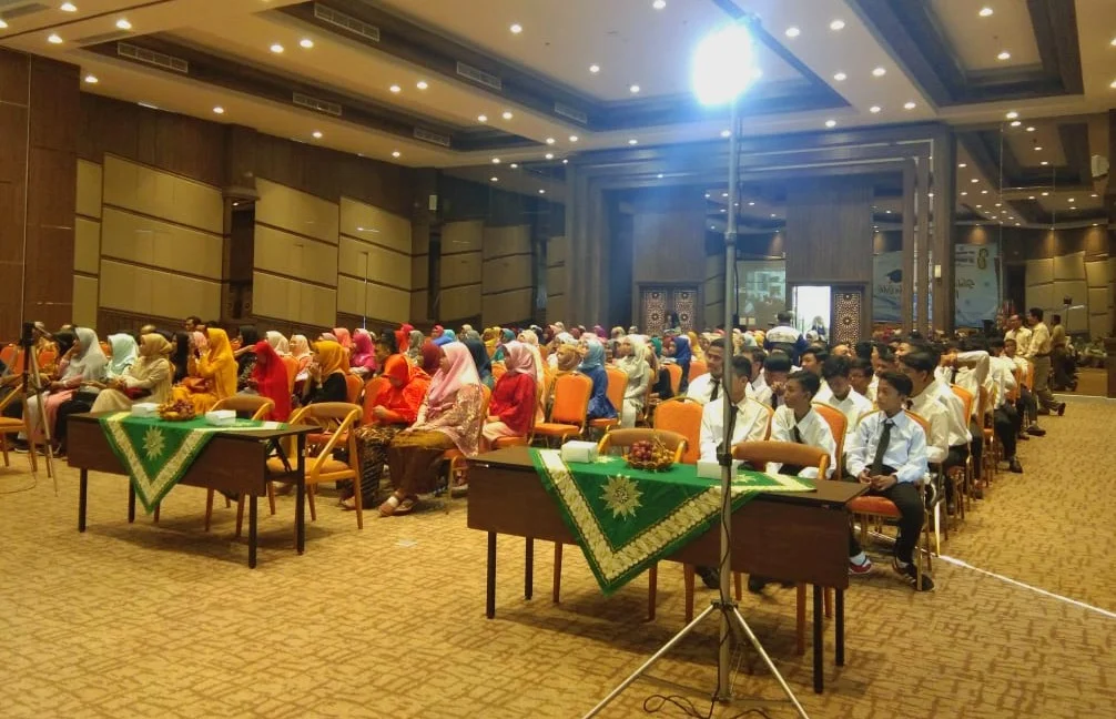 Spemutu Gresik Lepas Siswa di Hotel