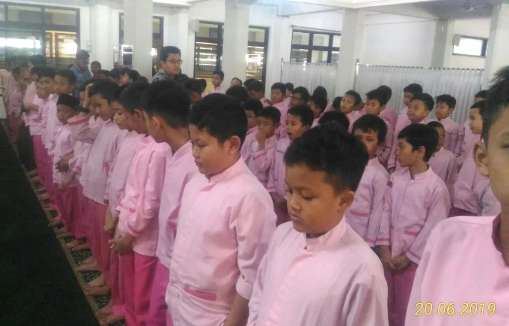 Pengalaman Shalat Berjamaah bersama Anak-Anak tanpa Keriuhan